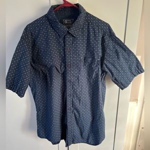 BROKEN THREADS XL DARK BLUE SHORT SLEEVE, BUTTON DOWN SHIRT. GOOD CONDITION.